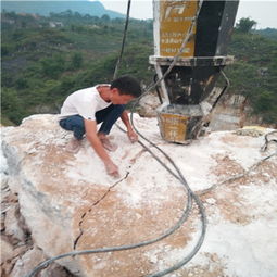 广西贵港市挖管道工程遇到坚硬岩石怎么办裂石棒